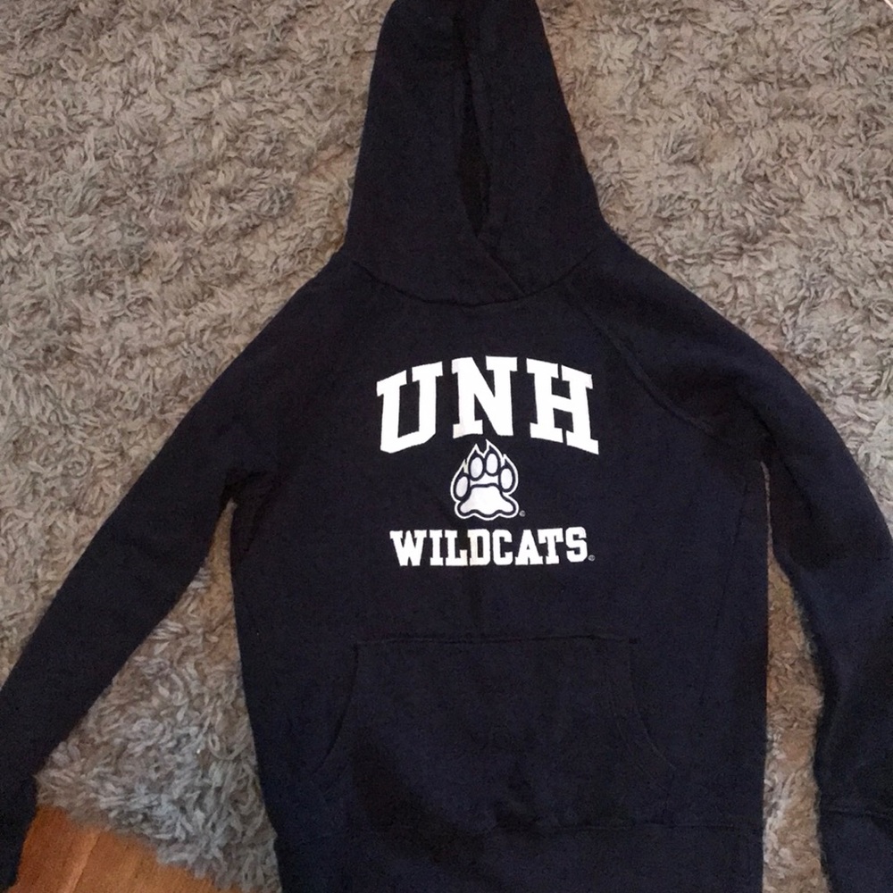 UNH wildcats sweatshirt